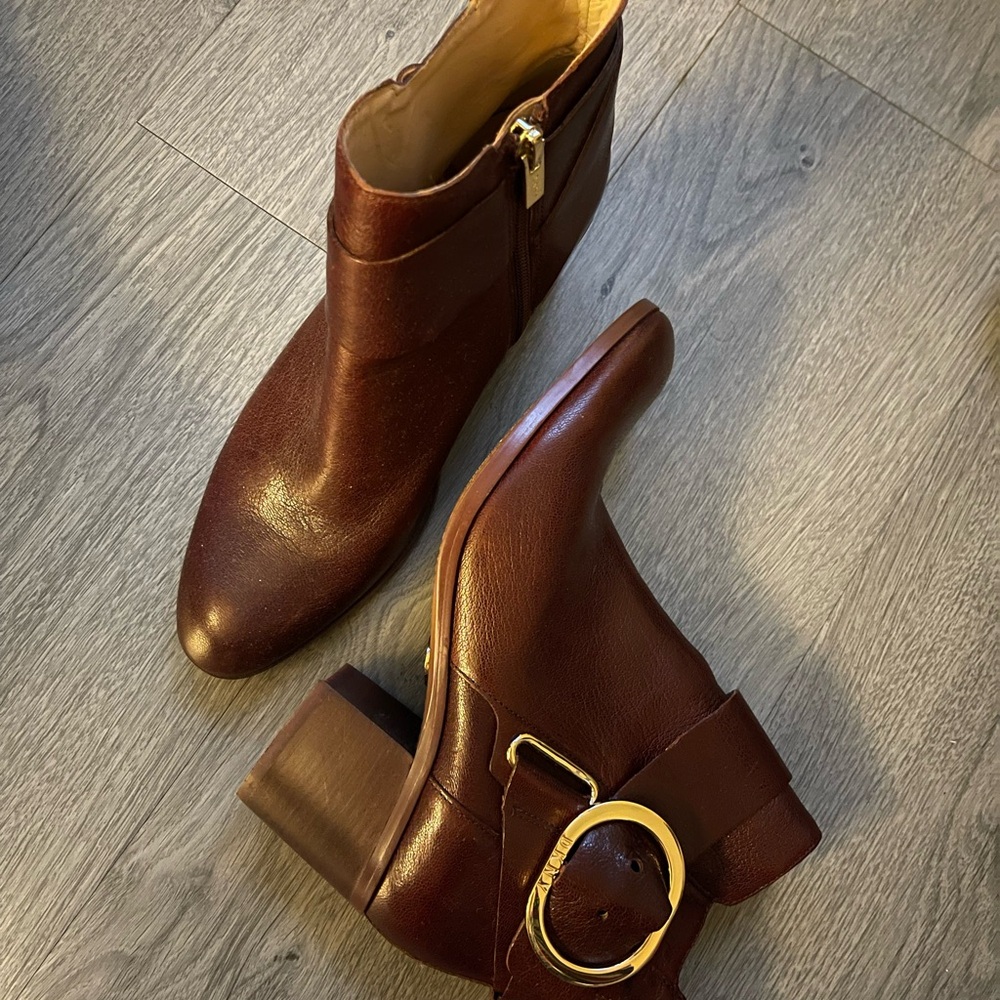 Stylish Brown Ankle Boots with Gold Accent